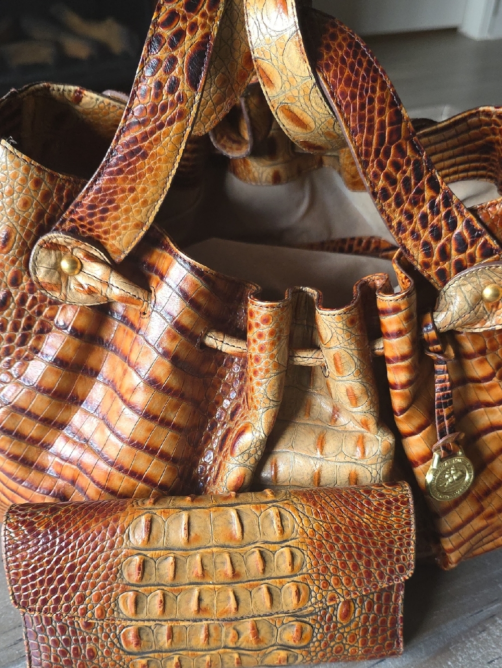 Genuine Croc-Embossed Brown Leather Tote Bag with Matching Wallet - Picture 2 of 16
